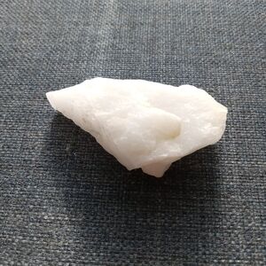 Raw milky quartz